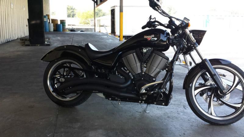 2010 Victory Vegas 8 Ball 6,100 Miles (BLACKED OUT) 100 CI (1634 CC) 5 SPEED