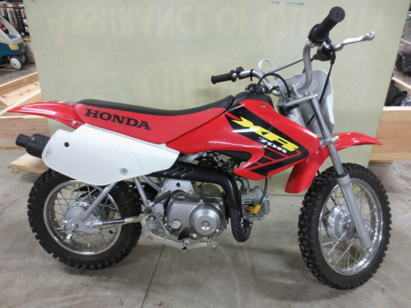 2002 Red, White, and Black Honda XR70R Dirt Bike/Off Road Motorcycle Like New