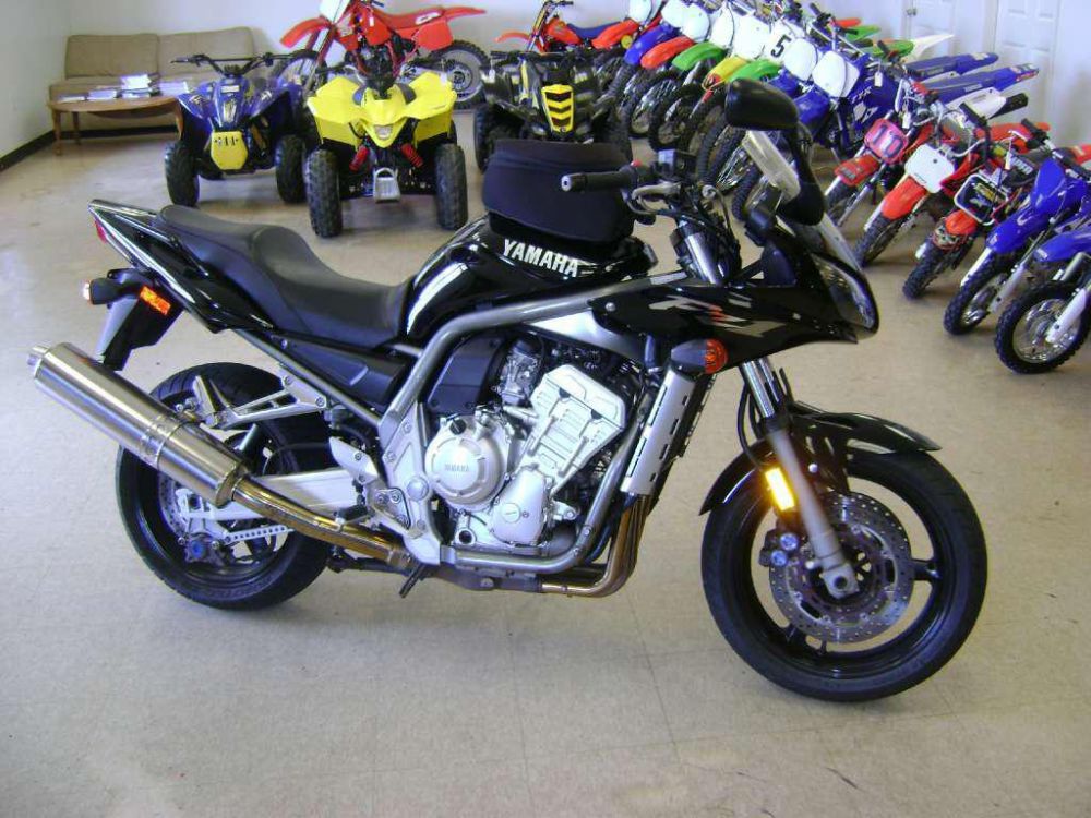 2002 Yamaha FZ1 Sportbike 