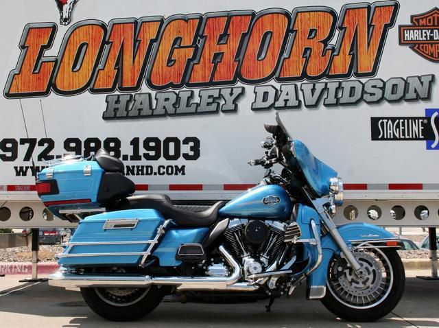 2011 Harley-Davidson FLHTCU - Ultra Classic Electra Glide Standard 
