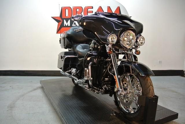 2013 Harley-Davidson Screamin' Eagle Ultra Classic FLHTCUSE8 Cruiser 