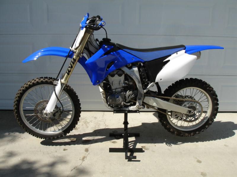 2006 yz450f with brand new plastics!!  put your own numbers and graphics on :-)