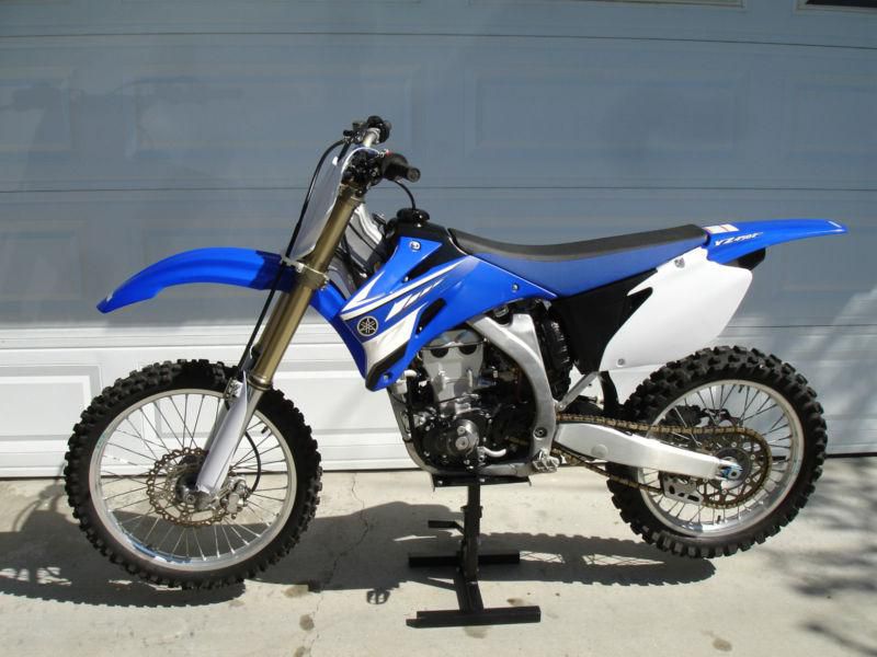 2008 YZ450F WITH ORIGINAL OEM PLASTICS AND SEAT COVER!! PUT YOUR OWN GRAPHICS ON