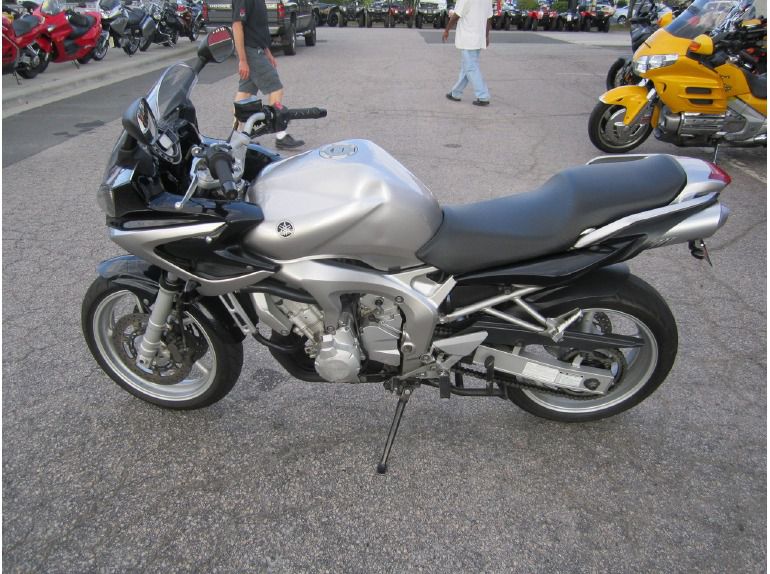 2004 Yamaha FZ6 R 