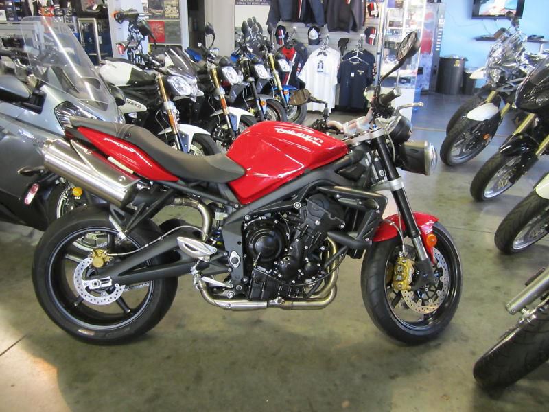 NEW 2012 TRIUMPH 675 STREET TRIPLE R RED LAST ONE WAS $9599.00 NOW $1.00 NR!