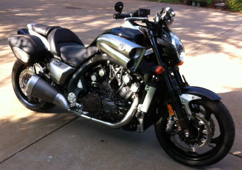 2009 Yamaha Vmax with WARRANTY ~ only 4,000 miles ~ Great condition!
