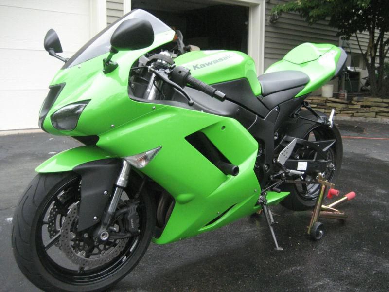 2007 kawasaki ninja. great bike. clean!!!!