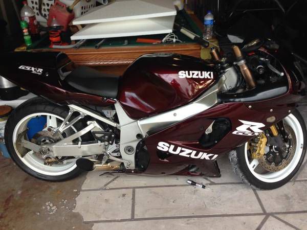 CUSTOM PAINTED 2001 SUZUKI GSXR 1000 WITH ONLY 10,000 MILES! HAS LED&#039;s,HID&#039;s,