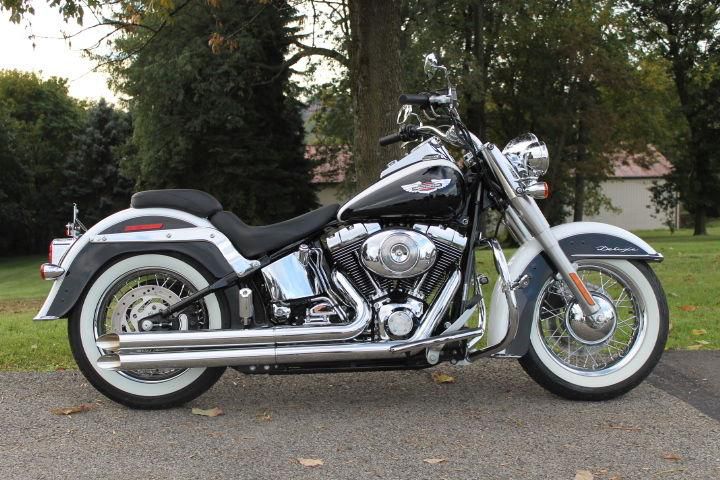 Softail deluxe~efi~fuel injected~extras!!~vance & hines exhaust~25pics~must see