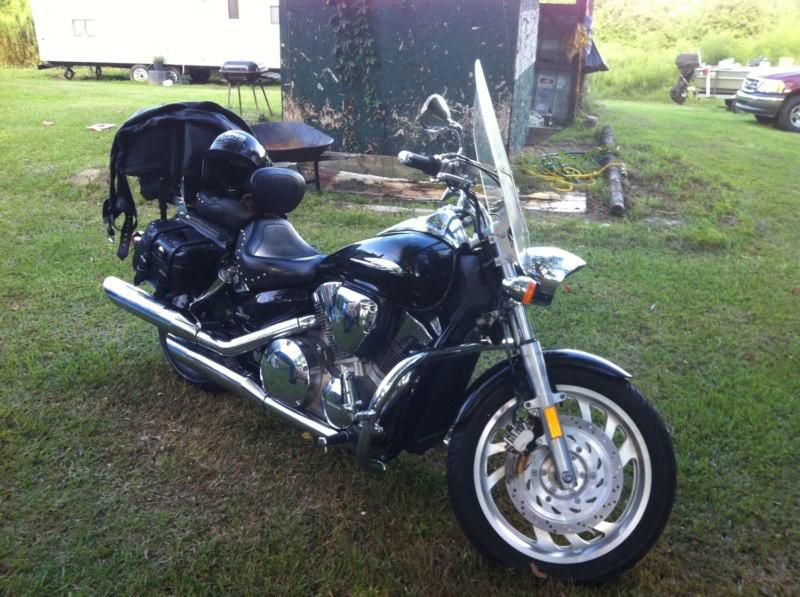 2006 honda vtx 1300 motorcycle black w mustang seats new chaps saddlebags helmet