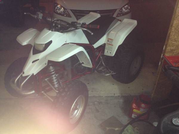 2004 Yamaha Blaster Special Edition White/Red. Runs perfect! Ready!