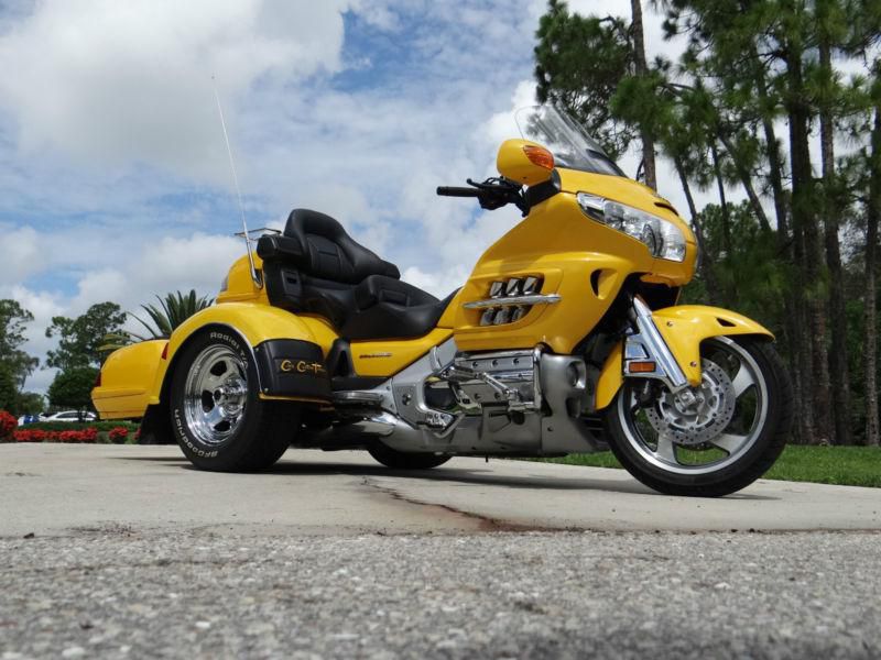 CLEAN PEARL YELLOW MOTOR TRIKE W/REVERSE AND TRAVEL POD LOW MILES!!
