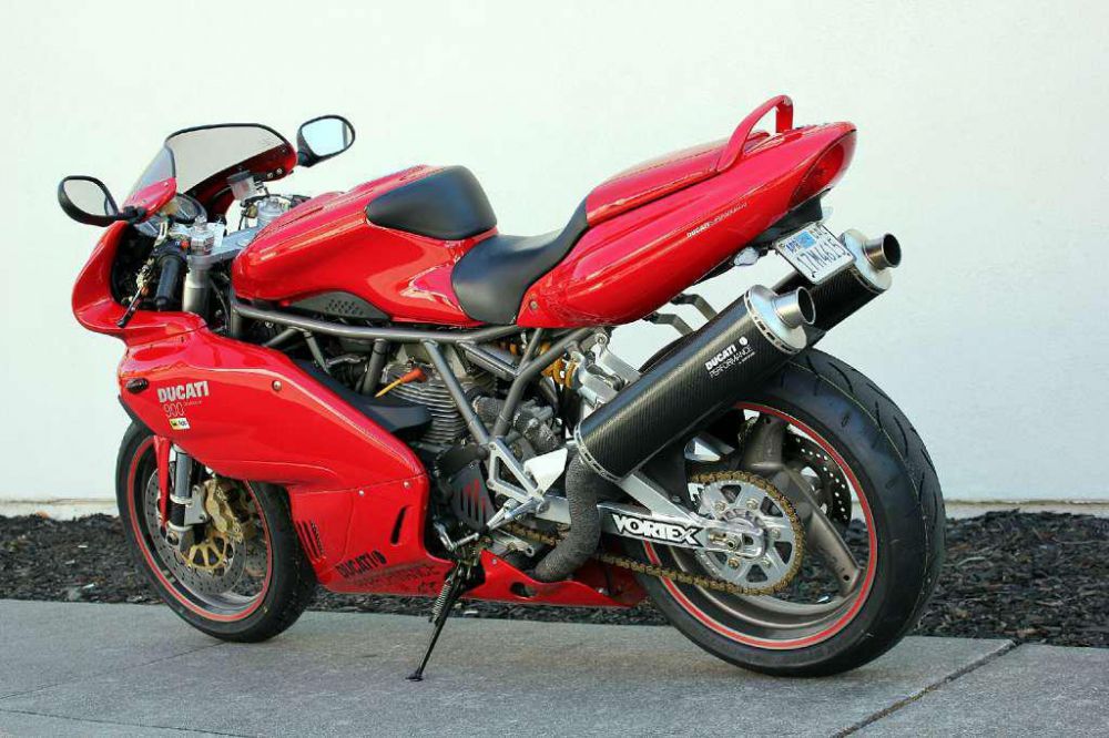 2000 Ducati Supersport 900 Sportbike 