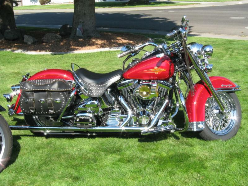 1995 heritage softail,extremely low milage and in exclent condition.