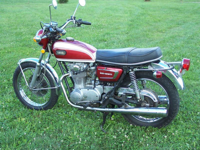 1972 (XS-2) 650 YAMAHA with electric start ( NO RESERVE )