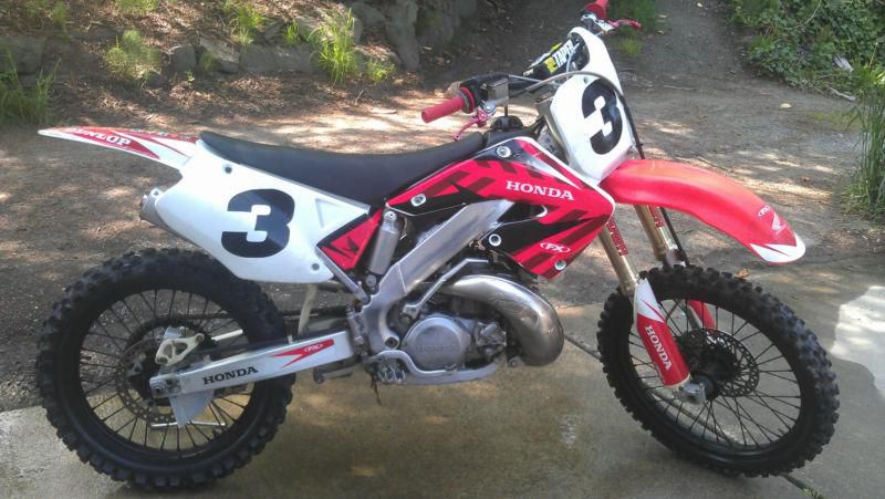 2000 honda cr250r dirtbike - good condition - many extras - clean title