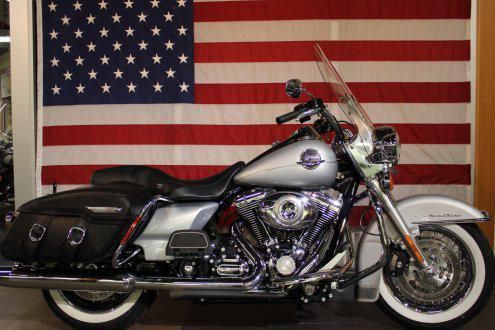 2010 Harley-Davidson Touring FLHRC - Road King Classic Touring 