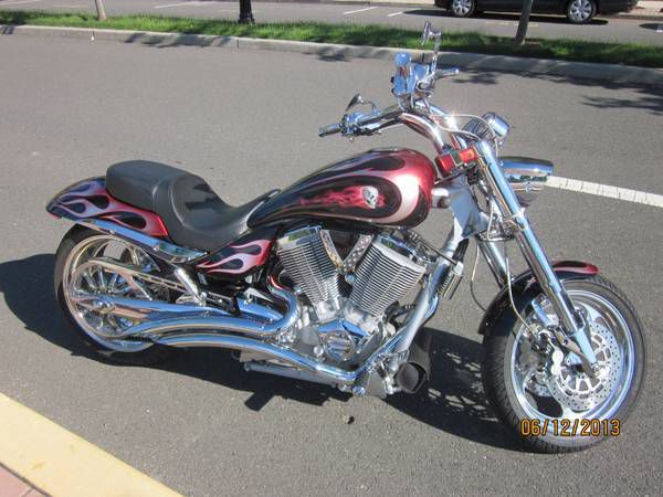 2005 Victory Hammer.. Clean Paint and Lots of Chrome