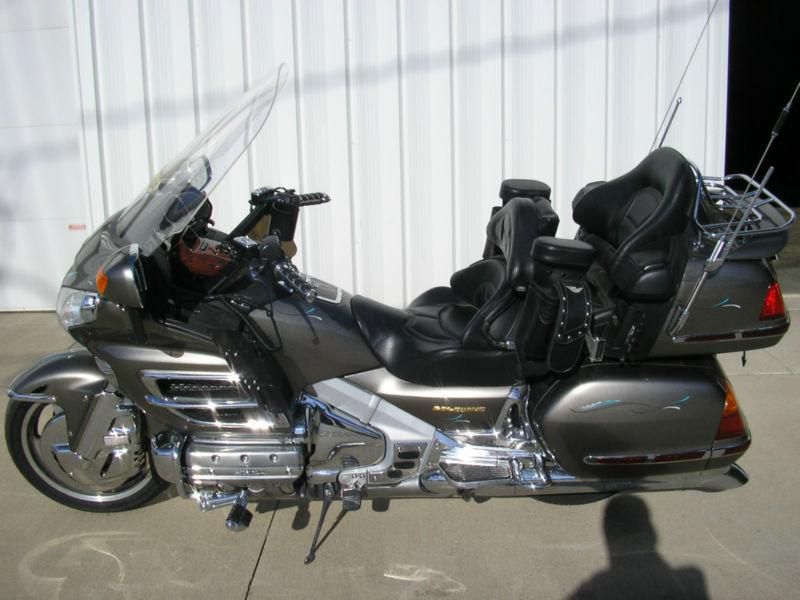 2004 Honda GL1800 Gold Wing Great Shape!! Lots of Extras NO RESERVE!!!