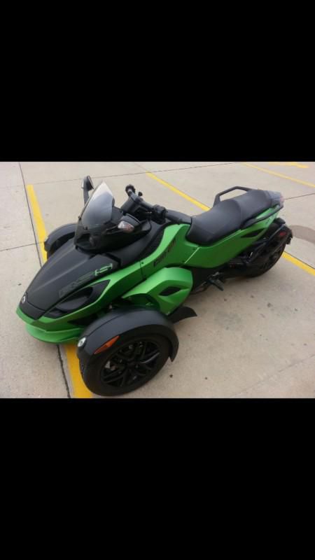 2012 can-am spyder rss like new low miles