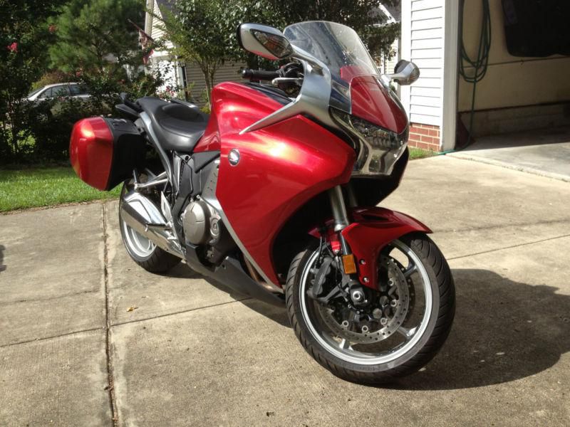 2010 honda vfr 1200 fa in great condition with under 7300 miles