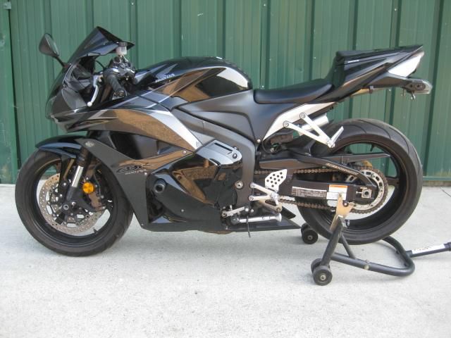 2009 HONDA CBR 600RR ABS MODEL BLACK LIKE NEW PRICED TO SELL QUICK