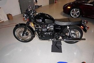 2012 TRIUMPH BONNEVILLE T100 ONLY 600 MILES MINT CONDITION....NEW CAR TRADE IN