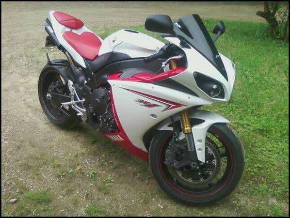 Low mileage, tastefully modified, crossplane &#039;09 Yamaha R1 rare colors