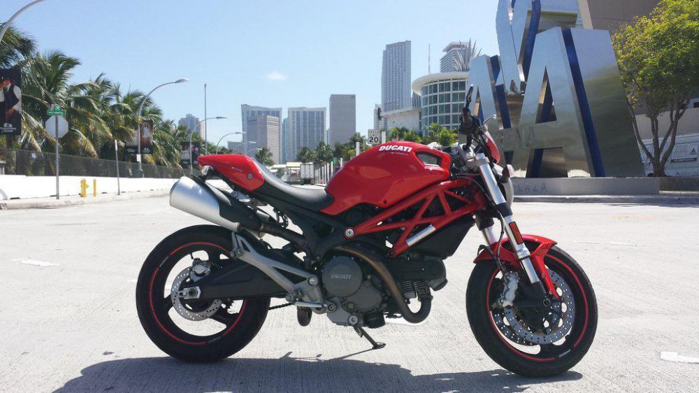 2012 Ducati Monster 696 Sportbike 