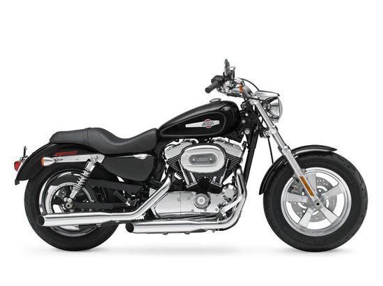 2013 Harley-Davidson XL1200C Sportster 1200 Custom CUSTOM Cruiser 