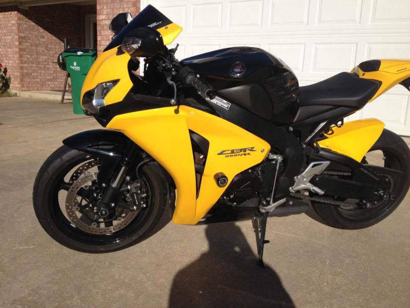 1000RR 2008 Yellow Original/one owner; low mileage