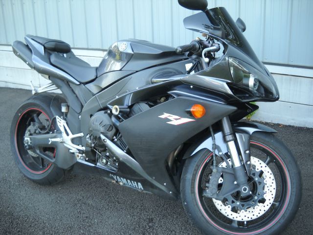 Used 2007 Yamaha R1 for sale.