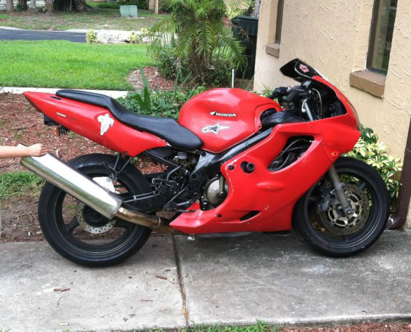 Red 600cc motorcycle 2006 honda cbr parts clean sports bike fast used