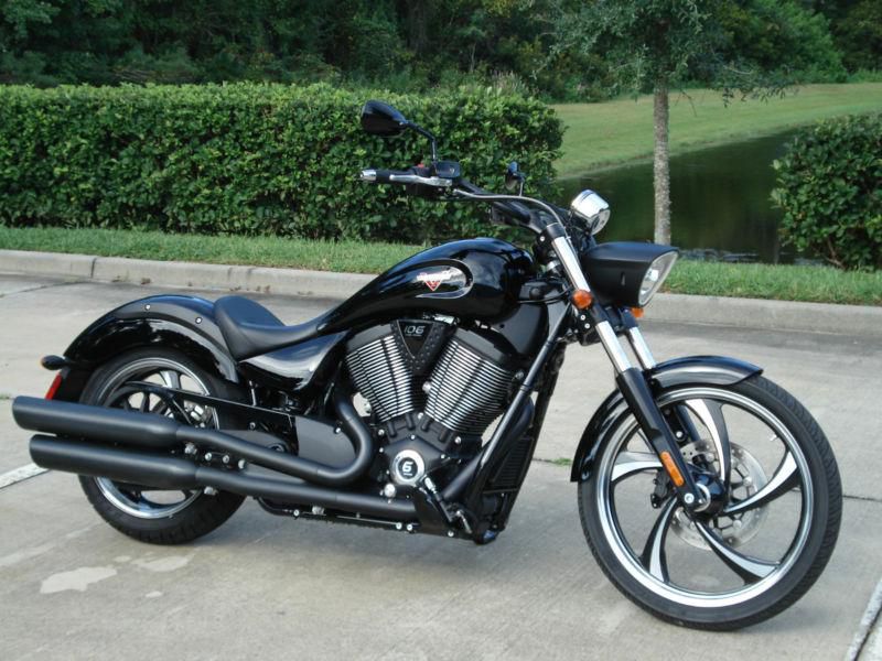 2013 Victory Vegas 8 Ball Only 1000 Miles Perfect Bike