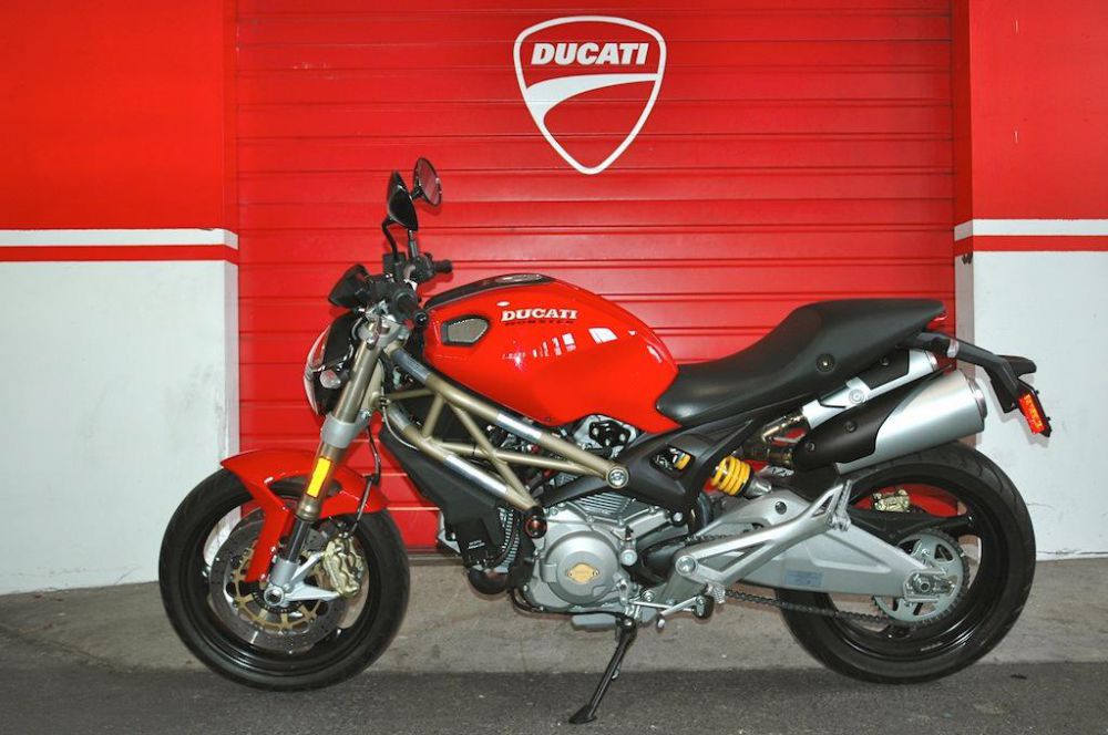 2013 Ducati Monster 1100 EVO 20th Anniversary Review