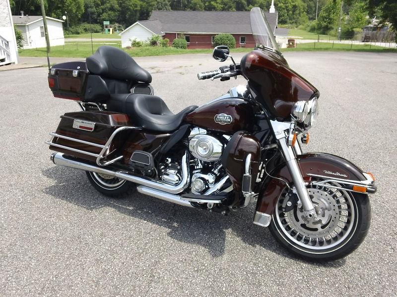 2011 Harley-Davidson Ultra Classic Electra Glide low miles MINT two-tone Harley
