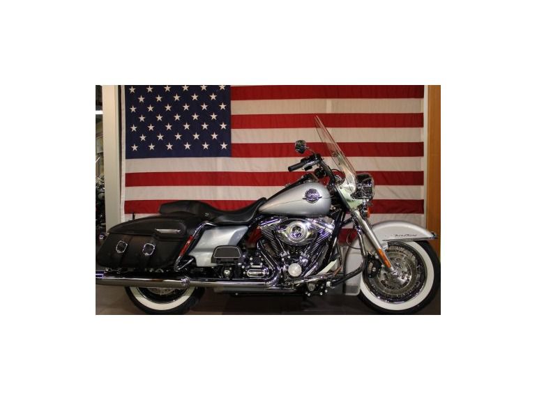 2010 Harley-Davidson Touring FLHRC - Road King Classic 