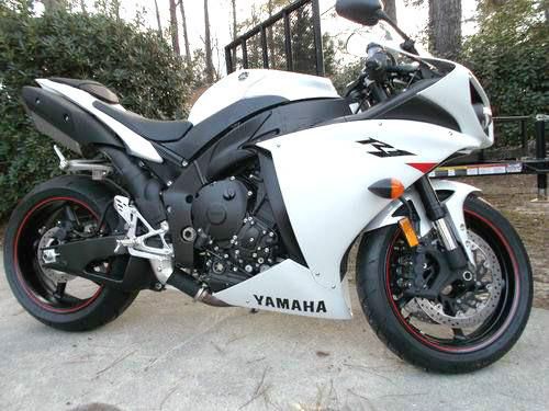 2010 Pearl White Yahama R1...360 Actual miles!!!!