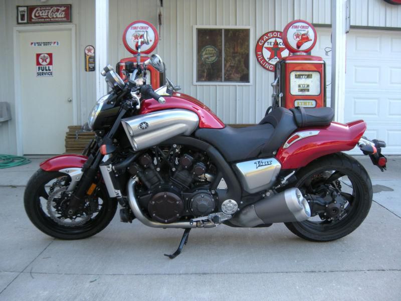 2010 Yamaha Vmax - Only 400 miles LIKE NEW and perfect in every way. Great Deal!