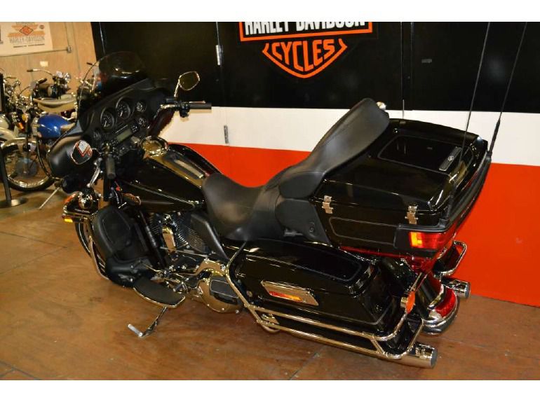 2010 Harley-Davidson FLHTCU Ultra Classic Electra Glide 