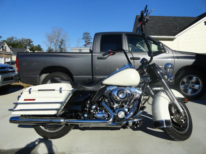 2009 Harley Davidson Touring Road King Police Edition --LOW MILES!--