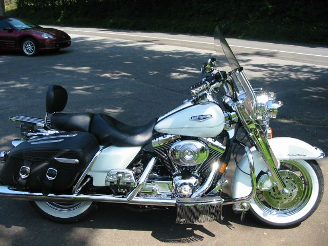 Used 2002 harley davidson road kung classics for sale.