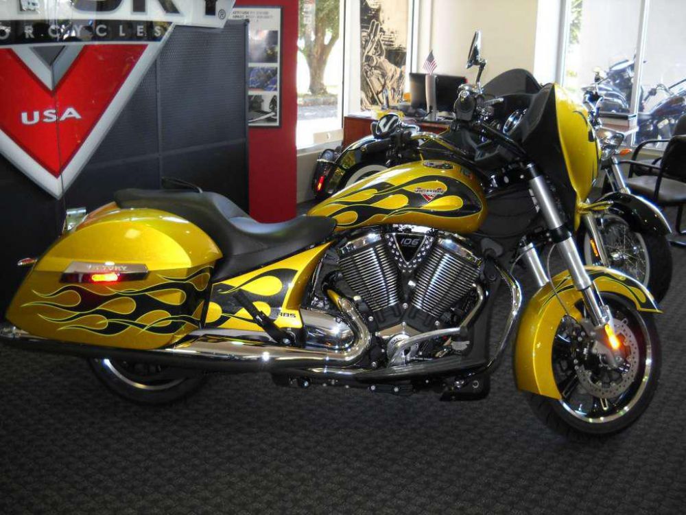 2014 Victory Cross Country Factory Custom Paint Touring 