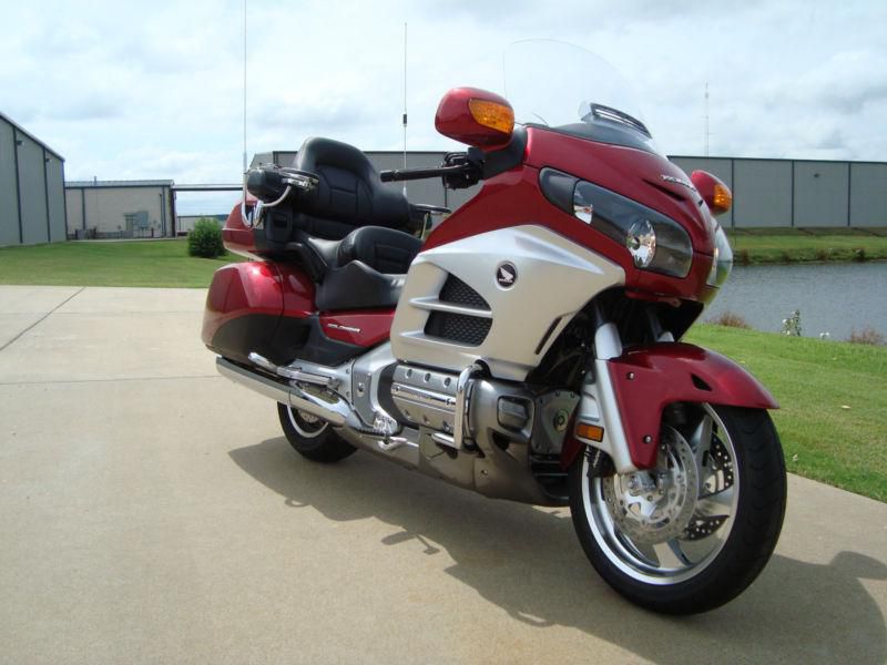 2012 GL1800 HP GOLDWING WITH LOTS OF EXTRAS