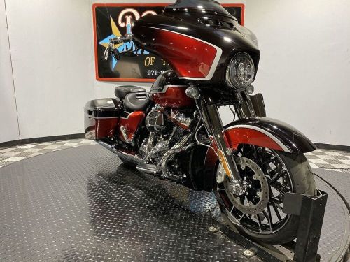 test Harley-Davidson FLHXSE - Screamin Eagle Street Glide CVO