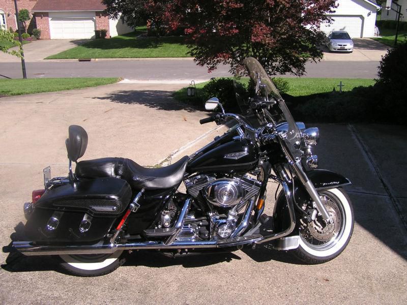 BLACK SOME EXTRAS LOW MILES ONE OWNER ROAD KING CLASSIC
