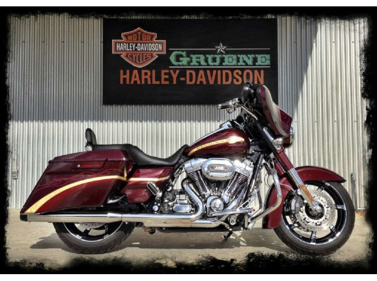2010 Harley-Davidson FLHXSE CVO Street Glide 