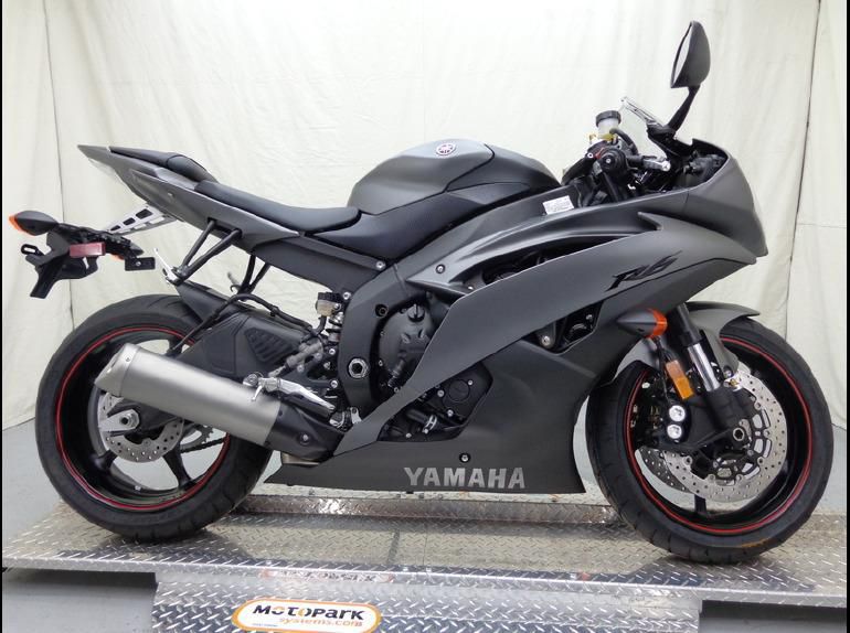 2013 Yamaha YZF-R6 Sportbike 