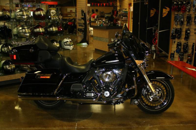 2012 Harley Davidson Electra Glide Ultra Classic Limited - Just like a new one!