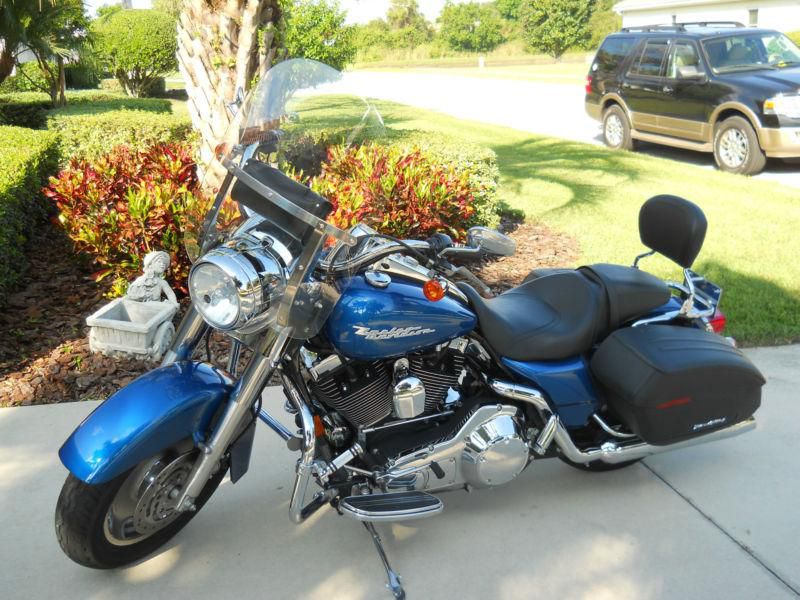 ROAD KING CLASSIC,WITH VERY LOW MILES !